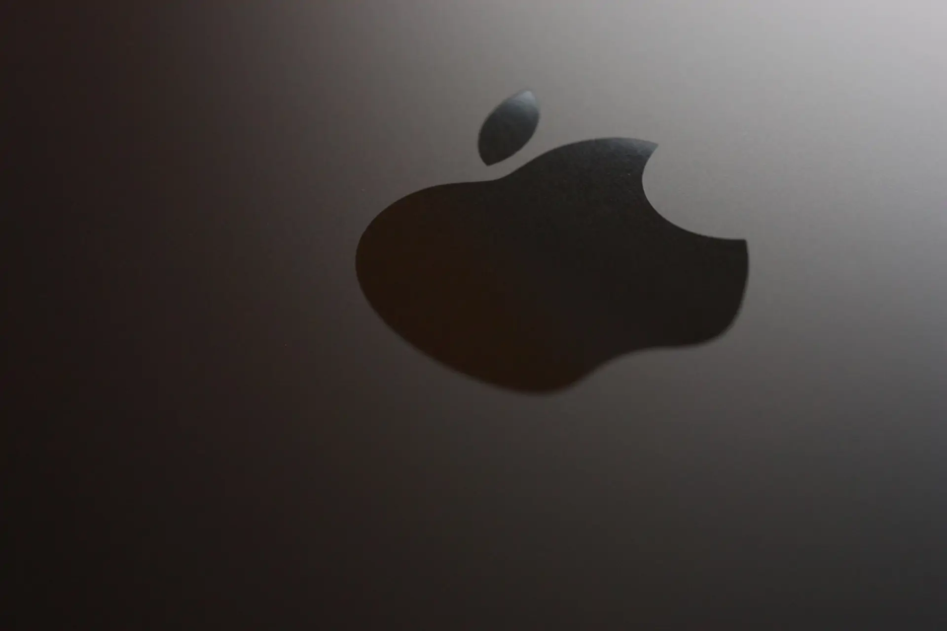 У «Вкусно и точка» проблемы, Adidas пошел против Nike, а в мире сменился самый дорогой бренд: дайджест главных новостей