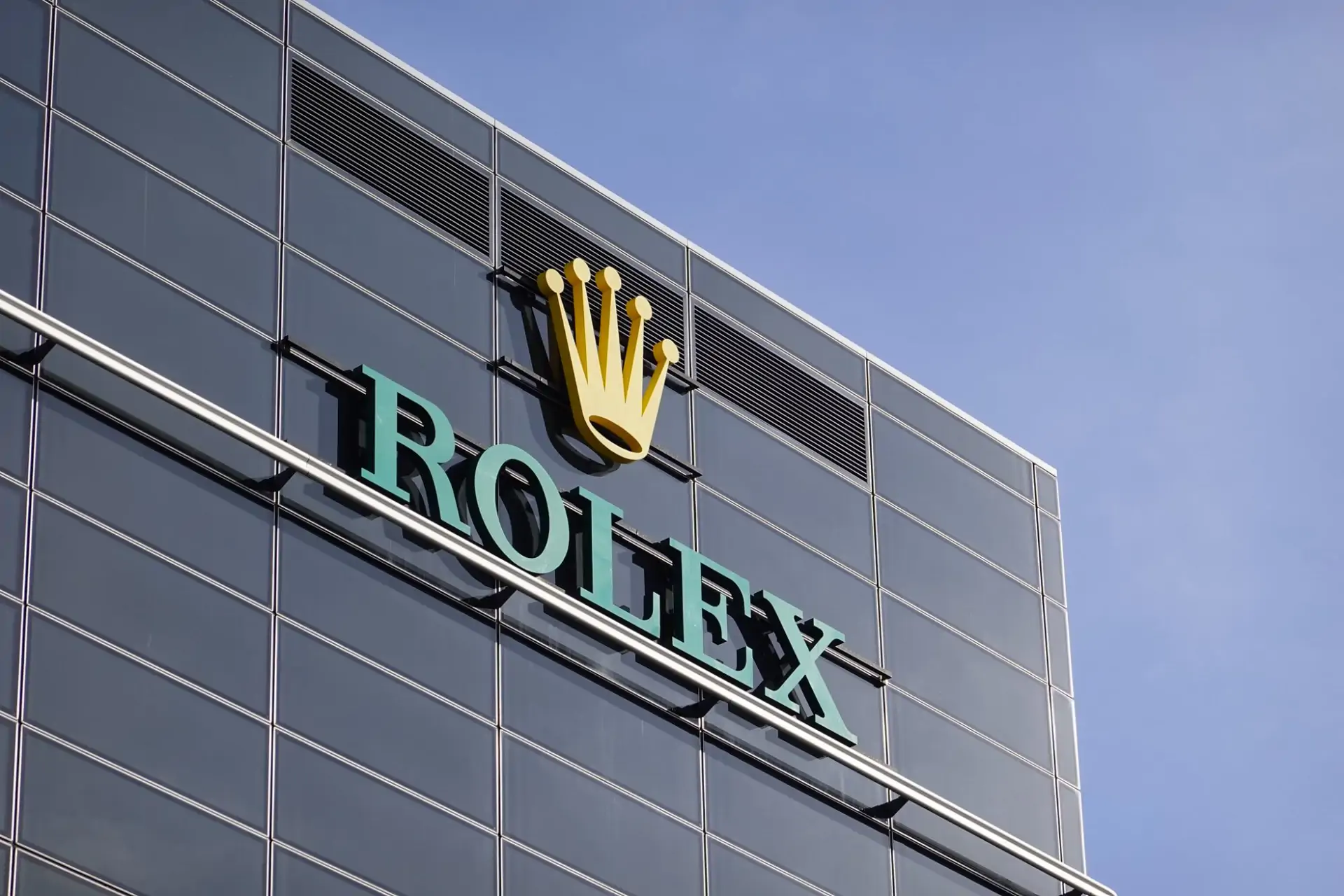 Суд встал на стору Rolex в споре с владельцем магазина подержанных часов