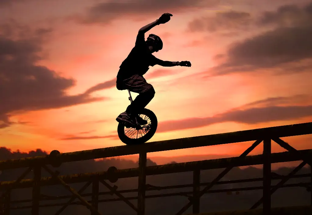 От громоздкого велосипеда до компактного изобретения: краткая история моноколеса