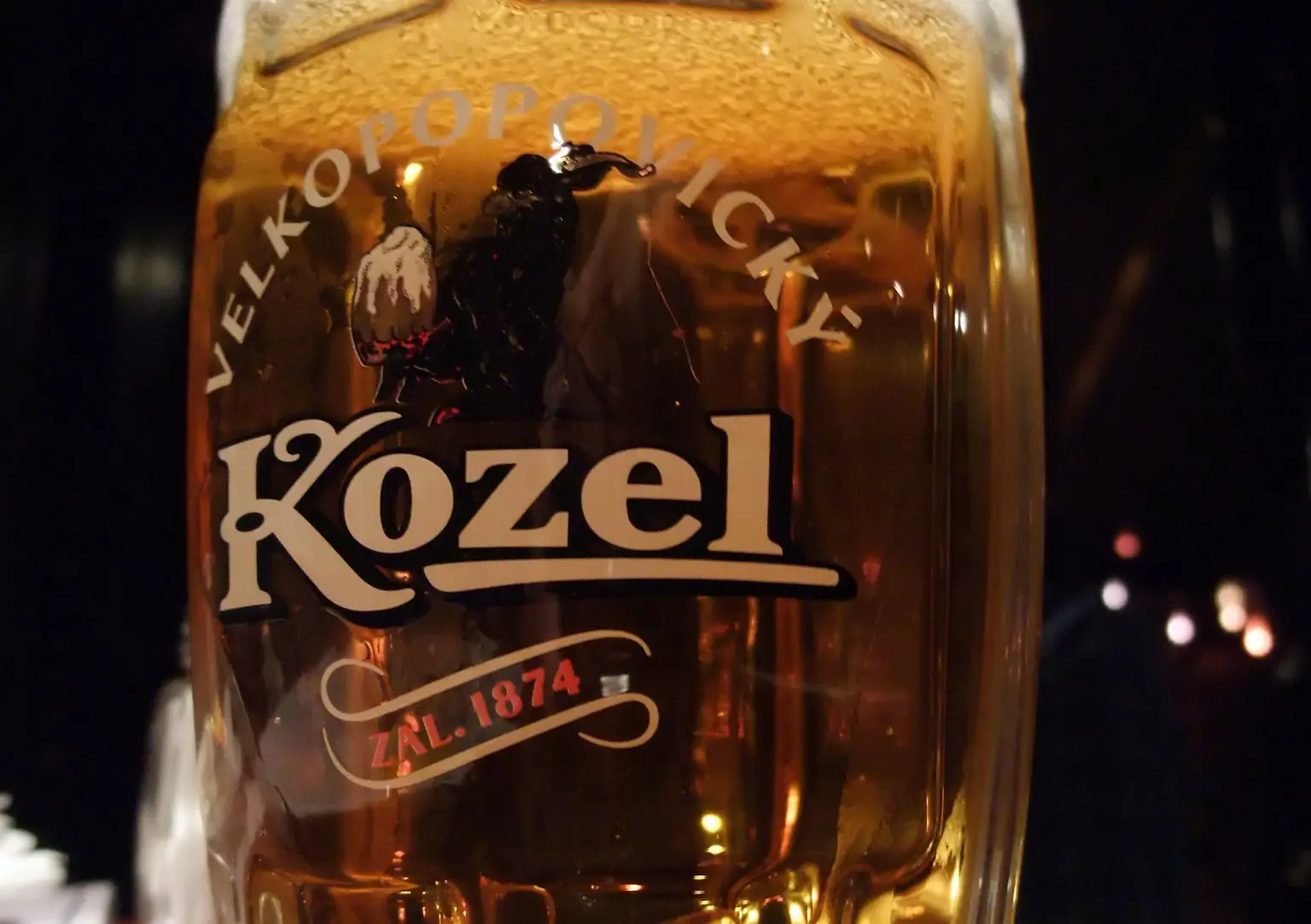 Спор из-за козла, новый дизайн от «Вкусно — и точка» и гибкий экран от Samsung: дайджест главных новостей