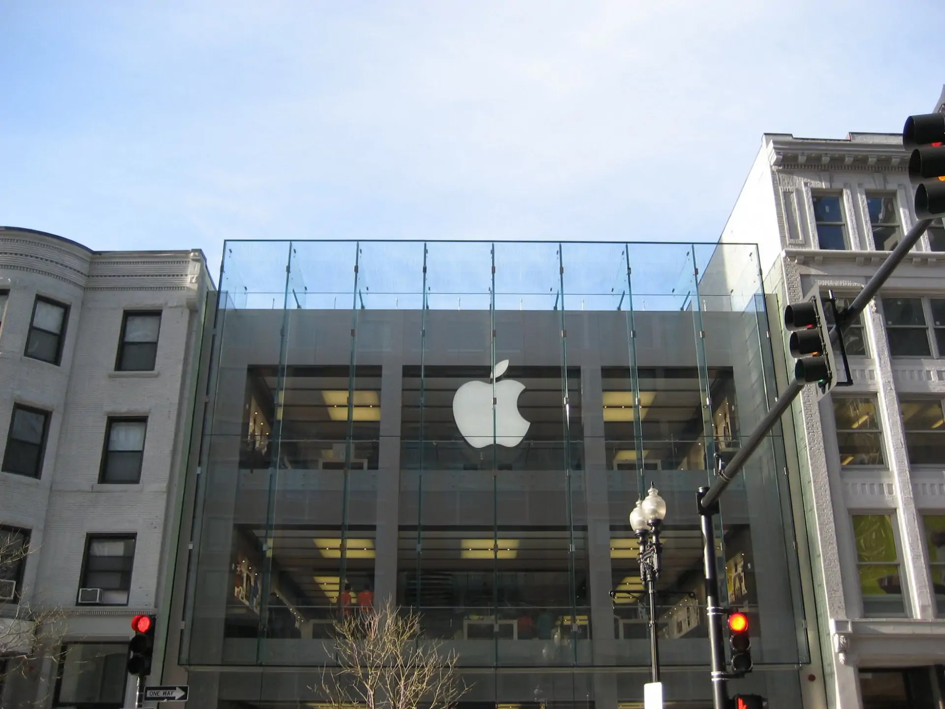 Apple может выпустить наушники AirPods Max с сенсорным управлением