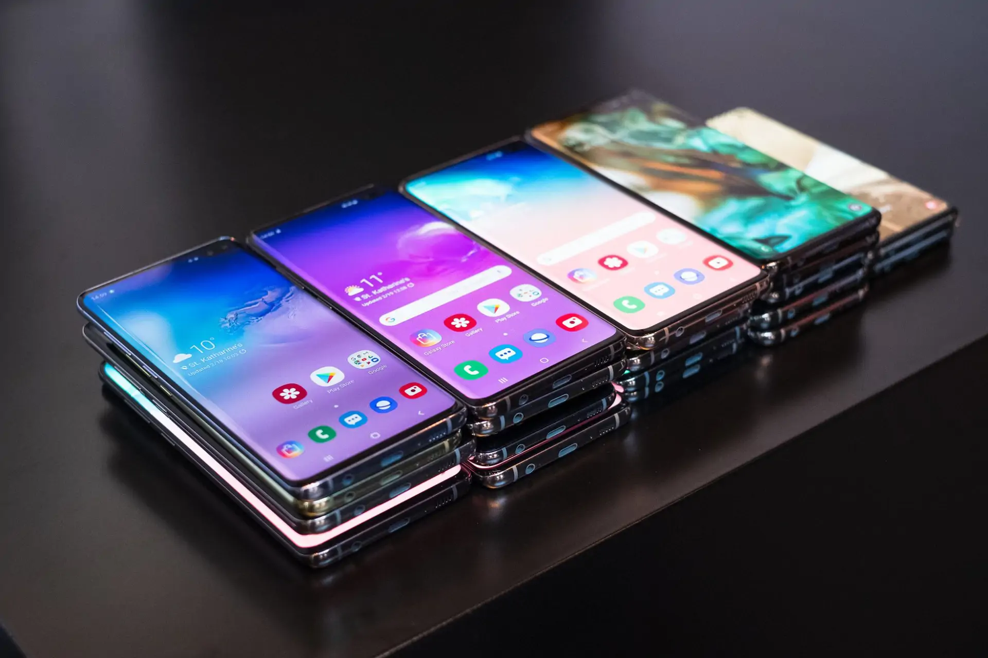 Товарные знаки для самозанятых и отказ суда запретить продажи смартфонов Samsung: главные новости в сфере ИС