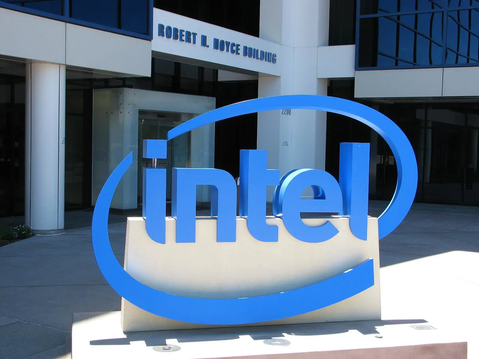 В КНР продолжается патентный спор между Intel и Институтом микроэлектроники Китайской академии наук