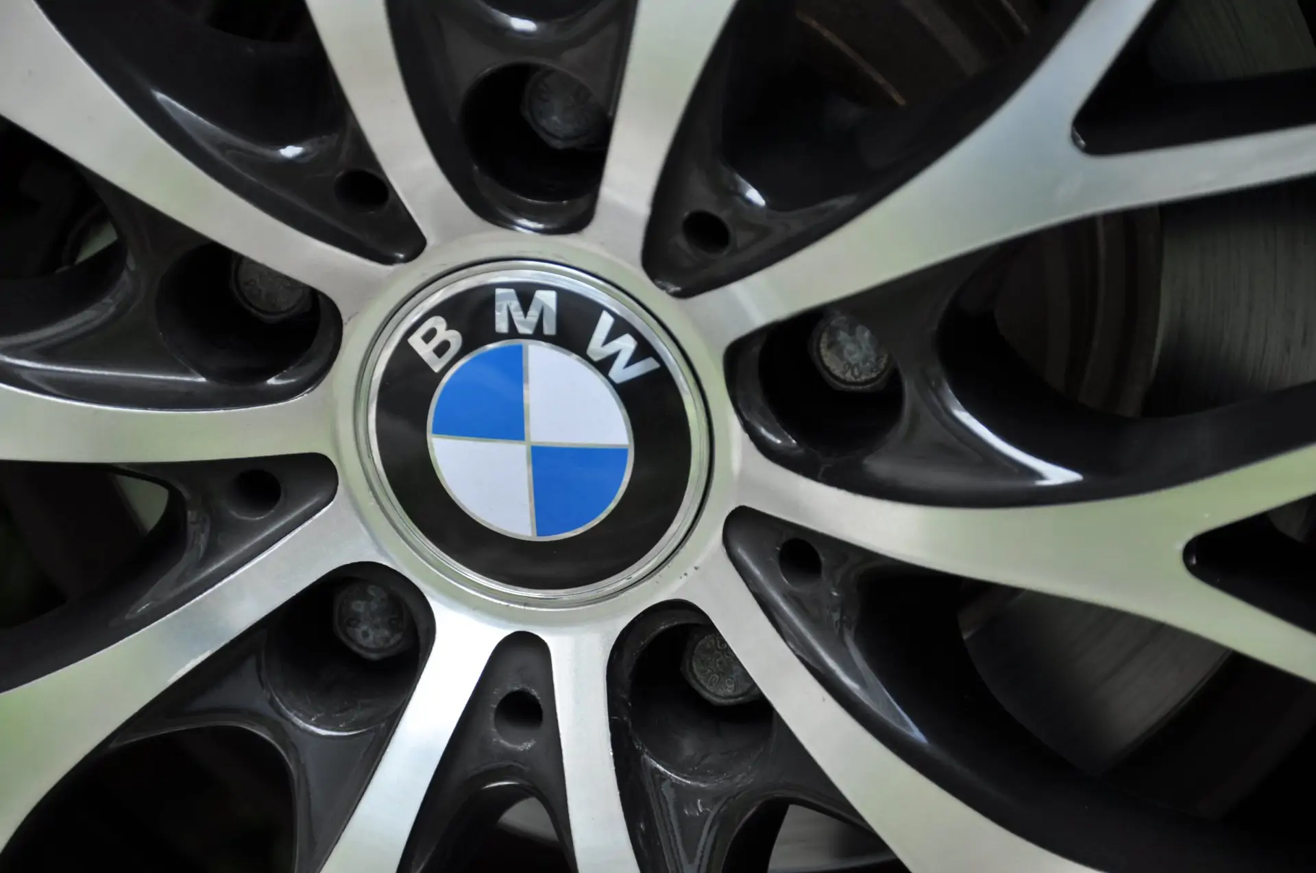 «Бумер»: история торговой марки BMW