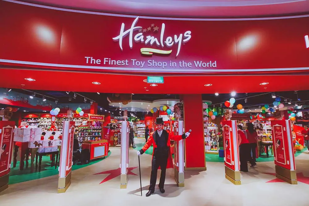 Бренд Hamleys переименуют в «Винни»