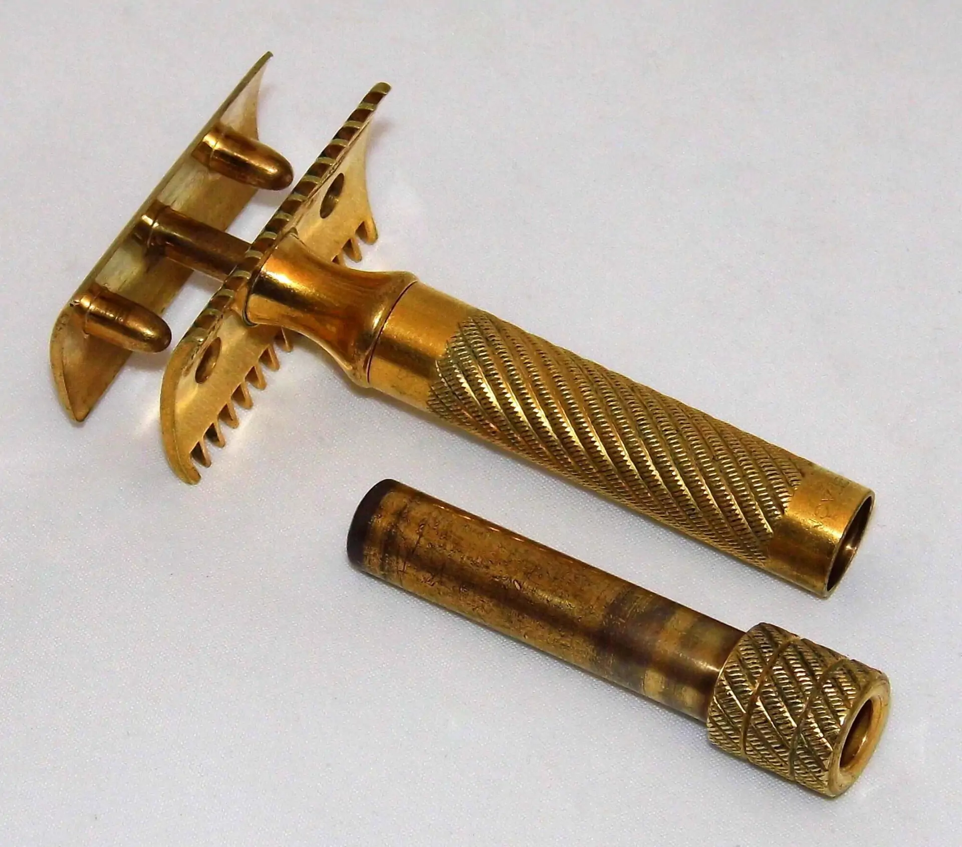 Патент на рукоятку бритвы от Gillette, отсоединяемый дисплей от Xiaomi и решение Минфина США: главные новости в сфере ИС