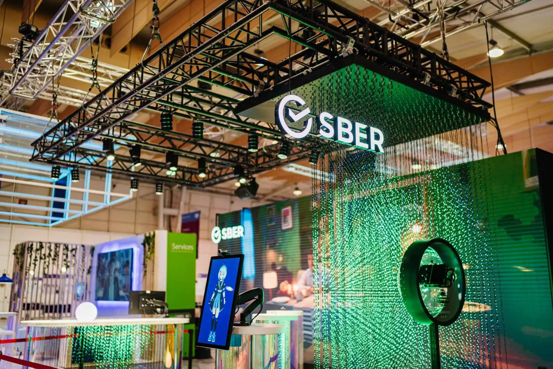 Цифровые двойники шахтеров, Сбол вместо Сбер и новые названия старых магазинов: дайджест важных новостей